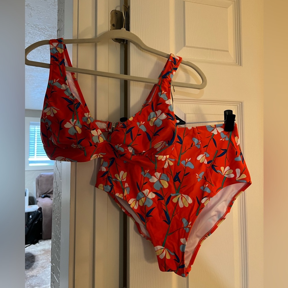 Cupshe Floral Bikini Size M